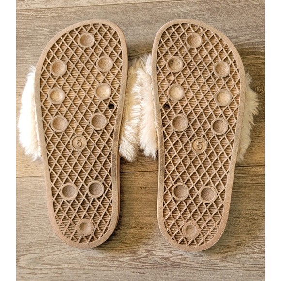 Guess Girls Size 5 Pink Faux Fur Sandals Slides Slippers - Picture 9 of 9